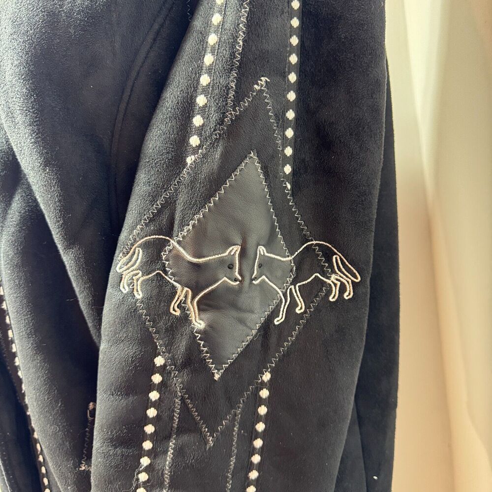 Ameri Mode Suede Jacket Wolf Embroidered Native P… - image 3